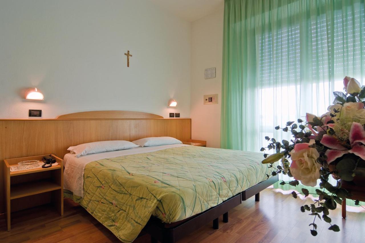 Little Hotel Cesenatico Buitenkant foto