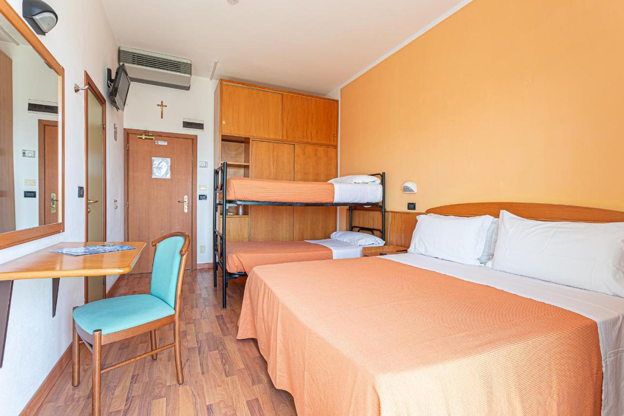 Little Hotel Cesenatico Buitenkant foto