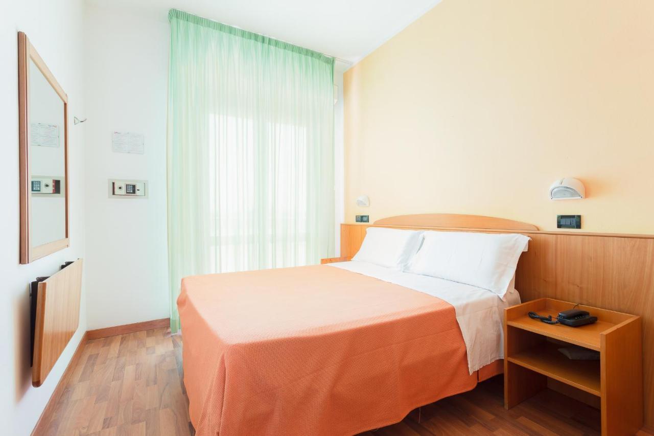 Little Hotel Cesenatico Buitenkant foto