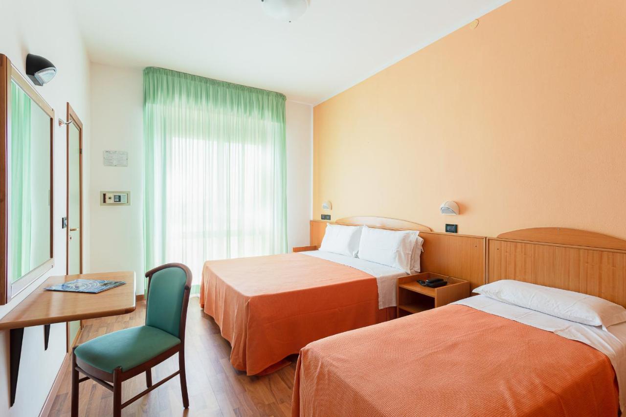 Little Hotel Cesenatico Buitenkant foto