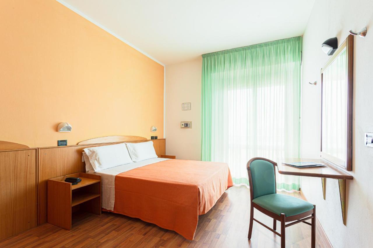 Little Hotel Cesenatico Buitenkant foto